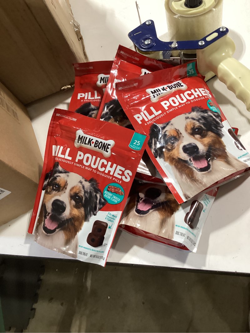Condition photo showing New/Like New for milk-bone pill pouches dog treats hickory smoked bacon flavor  25 ct  6 oz