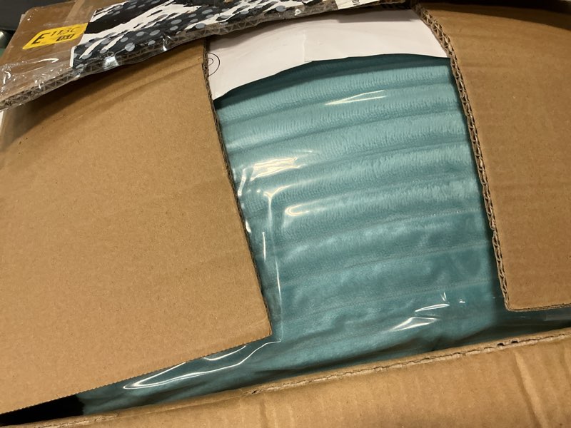 Condition photo showing New/Like New for velvet comforter set queen size, ultra-soft winter quilt sets, luxury bedspread coverlet quilted bedding set with 2 pillow shams for all season, 90"x90" teal blue teal blue queen
