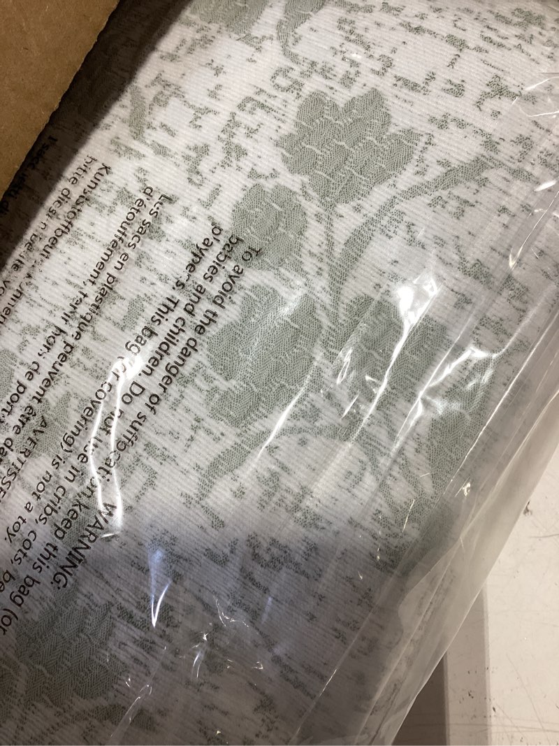 Condition photo showing New/Like New for sleep zone duvet cover set queen, luxury jacquard plant sage soft and breathable 3 pcs comfy bedding set duvet cover with zipper closure and 2 pillow shams, green plant sage green queen