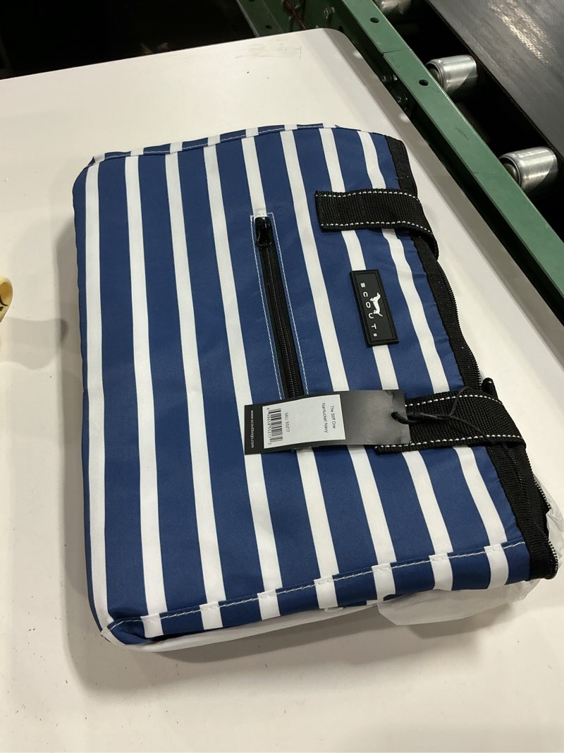 Condition photo showing Good Condition for scout the stiff one - large, soft, lightweight, insulated cooler with hard bottom, beach, family, travel, picnic cooler