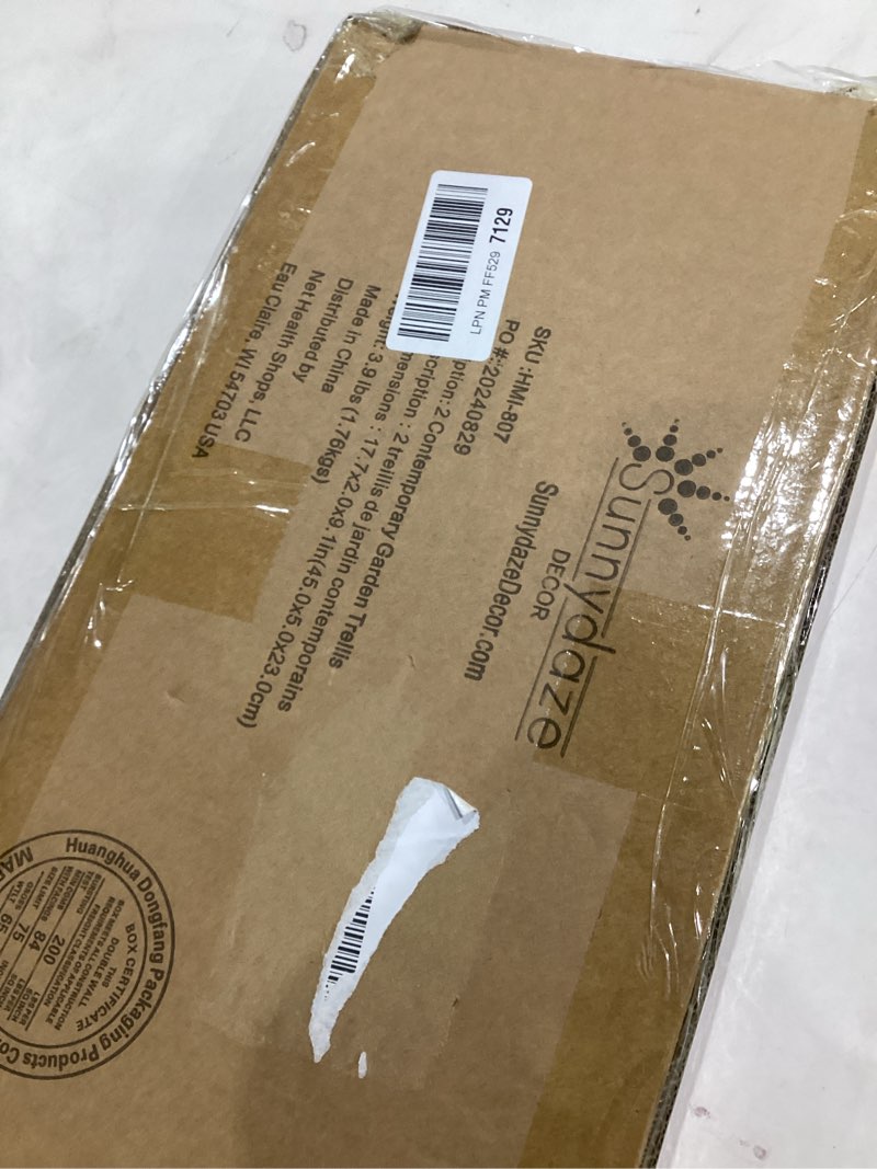 Condition photo showing Good Condition for Sunnydaze 30-Inch Contemporary Metal Garden Trellis for Climbing Plants - Decorative Outdoor Plant Trellis - Set of 2 Chic Diamonds - 32"