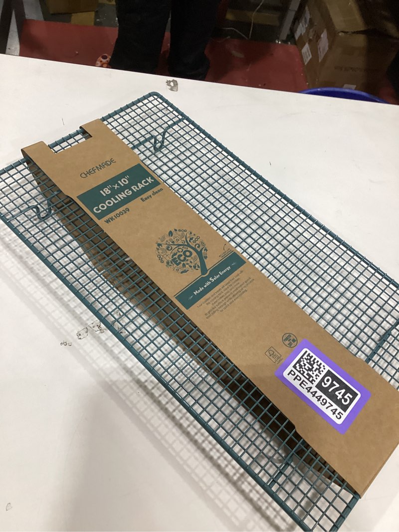 Condition photo showing Good Condition for 18”x10” cooling rack