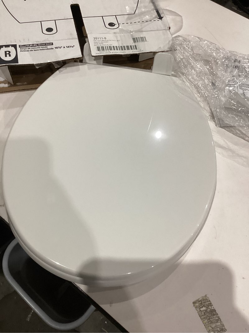 Condition photo showing Good Condition for KOHLER 20111-0 Brevia, Slow Close Toilet Seat, Round Toilet Seat, Grip-Tight Bumpers Quick-Attach Hardware, White White Round Quiet-Close