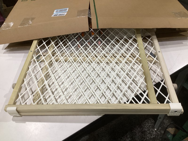 baby/pet gate, size and model unknown