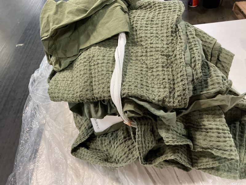 Condition photo showing As Is for organic luxe honeycomb duvet cover set, full/queen, olive