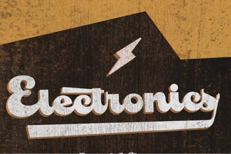 assortment of loose electronics.. headphones etc. 