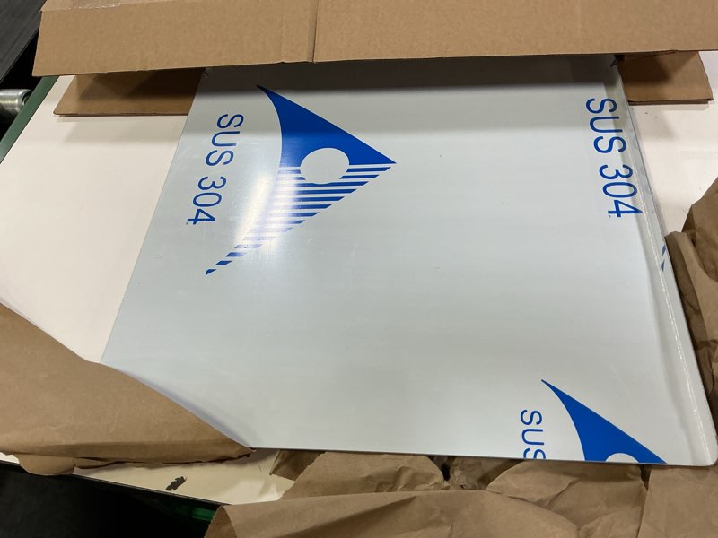 Condition photo showing Good Condition for Stainless Steel Cutting Boards for Kitchen, Lipped stainless steel cutting board. Large cutting board suitable for meat, fruits, vegetables, bread, and baking (50 x 50cm / 19.7"L x 19.7"W) Stainless Steel 19.7"L x 19.7"W