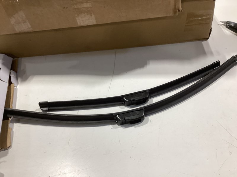 Condition photo showing Good Condition for MOTIUM OEM QUALITY Premium All-Season Windshield Wiper Blades (26"+18" pair for front windshield)