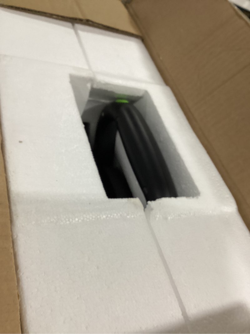 Condition photo showing Good Condition for Steamfast SF-623 Mid-Size Steam Press with Multiple Fabric Settings and Steam Burst Function, Black, 20.47" L x 17.16" W x 6.73" H M Steam Press