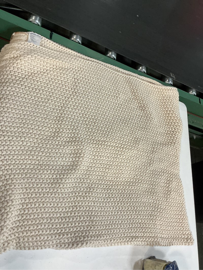 Condition photo showing Good Condition for ( size 50x60)cotton fisherman throw