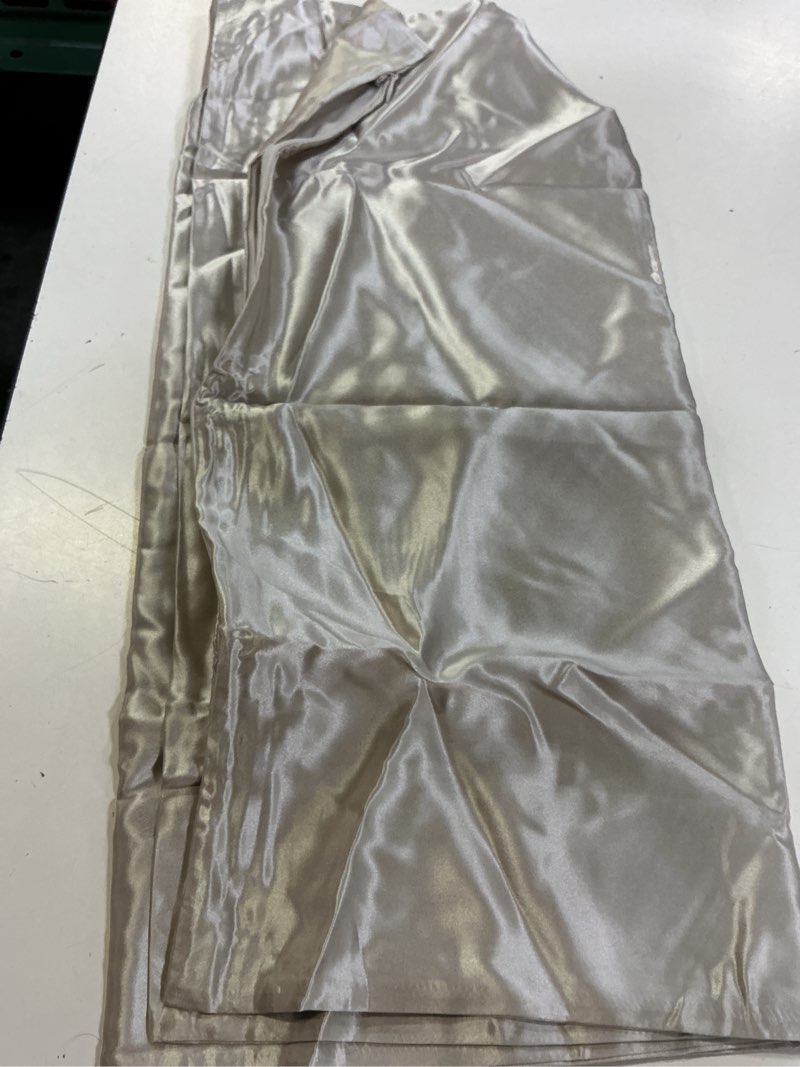 Condition photo showing Good Condition for 100% mulberry silk pillowcase, king, champagne