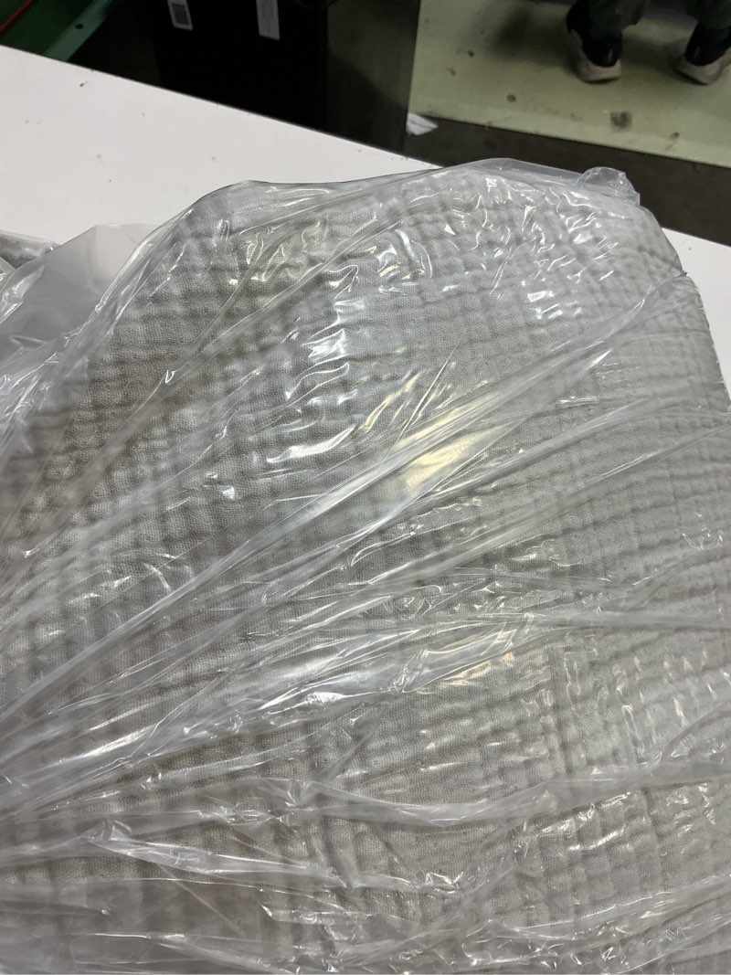 Condition photo showing Good Condition for organic cotton gauze duvet cover, twin, light grey