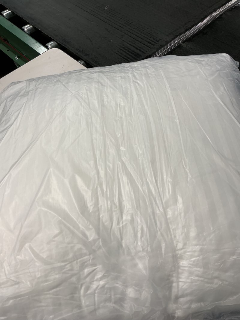 Condition photo showing New/Like New for Oubonun 18 x 18 Throw Pillo Insert Firm and Fluffy Decorative Square Pillow for Couch Bed Sofa with Soft Cotton Cover White Cushion with Down Alternative Pack of 21 18x18 Inch (Pack of 1)