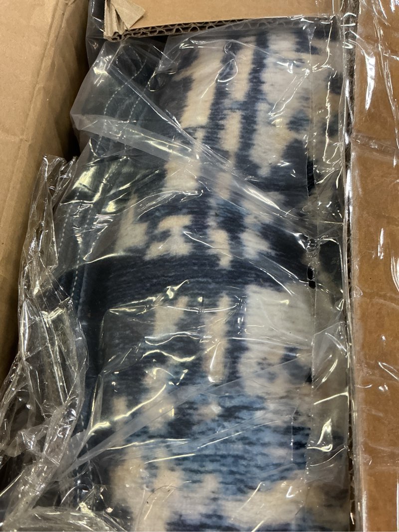 Condition photo showing New/Like New for vivorug 8x10 Area Rugs for Living Room, Non-Slip Backing Washable Rug 8x10, Large Area Rug Soft Carpet for Bedroom Dining Room, Vintage, Easy Clean, Durable, Low Pile Rug Under Table, Navy Blue Classic-navy 8' x 10' (Rectangular)