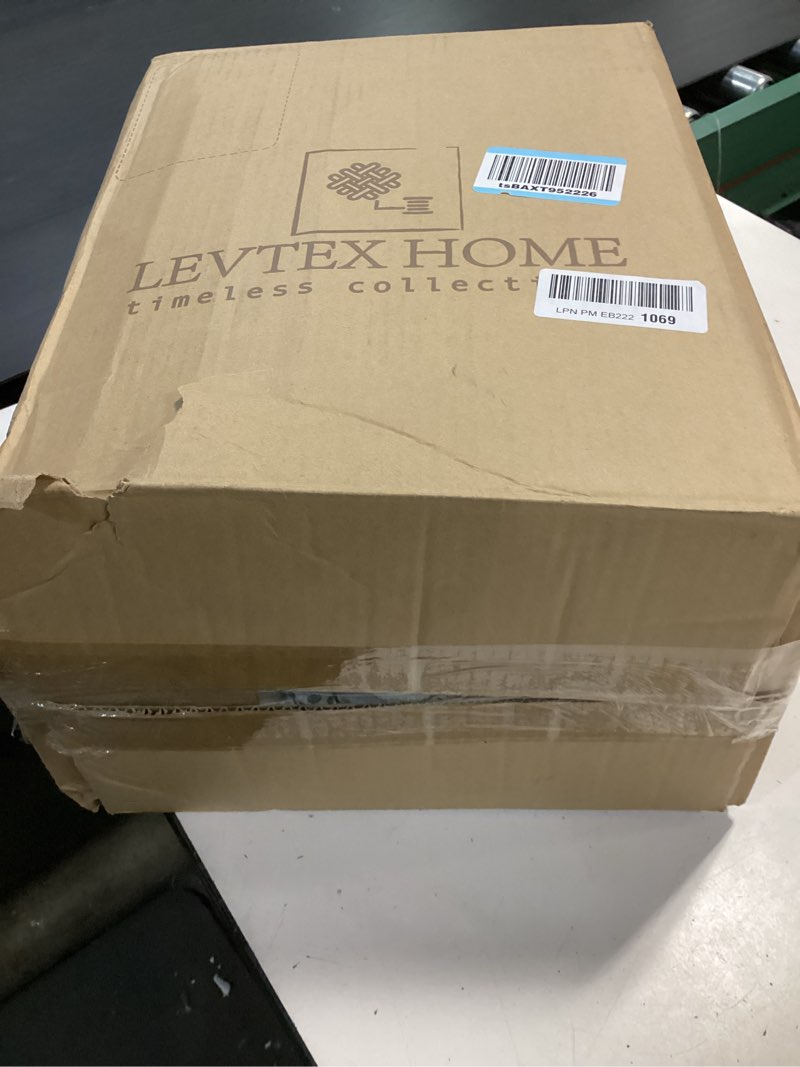 https://lotting-media.assets.bidfta.com/lotting_54d87947-db02-4256-b2d1-2b57df1215e8