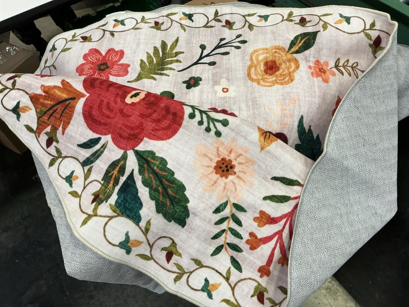 Condition photo showing Good Condition for rugcomf round rug 6ft washable circle rug non slip low pile boho floral small circular rug for bedroom, bathroom, entryway, kids room, office, college dorm(beige) beige 6' (round)