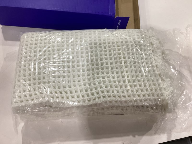 Condition photo showing New/Like New for MIULEE Set of 2 Waffle Bathroom Rugs, Boho Bath Rugs Non Slip Washable, Super Absorbent Bath Mats, Ultra Soft Rubber Backed Shower Mats for Bathroom Floor, Tub and Shower, White, 18x30 Inch White Waffle 18''x30''