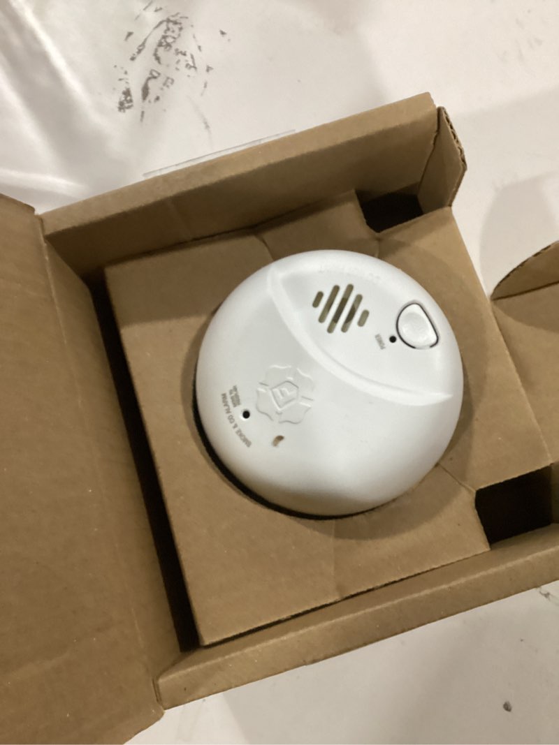 First Alert SMICO110, 10-Year Battery Combination Smoke & Carbon Monoxide Alarm, 1-Pack