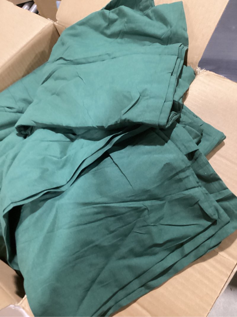 Condition photo showing Good Condition for (Unsure size) Amazon Basics Lightweight Super Soft, Breathable Easy Care Microfiber 4-Piece Bed Sheet Set with 14-Inch Deep Pockets, Queen, Emerald Green, Solid Emerald Green Queen