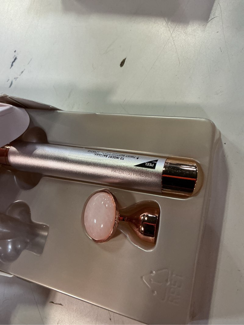 Condition photo showing As Is for finishing touch flawless contour