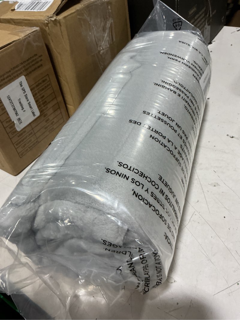 Condition photo showing New/Like New for bedsure gentlesoft twin xl fleece blanket dorm bedding - lightweight soft cozy blankets for bed, sofa, couch, travel, camping,light grey, 66"x90" light grey twin xl (66" x 90")