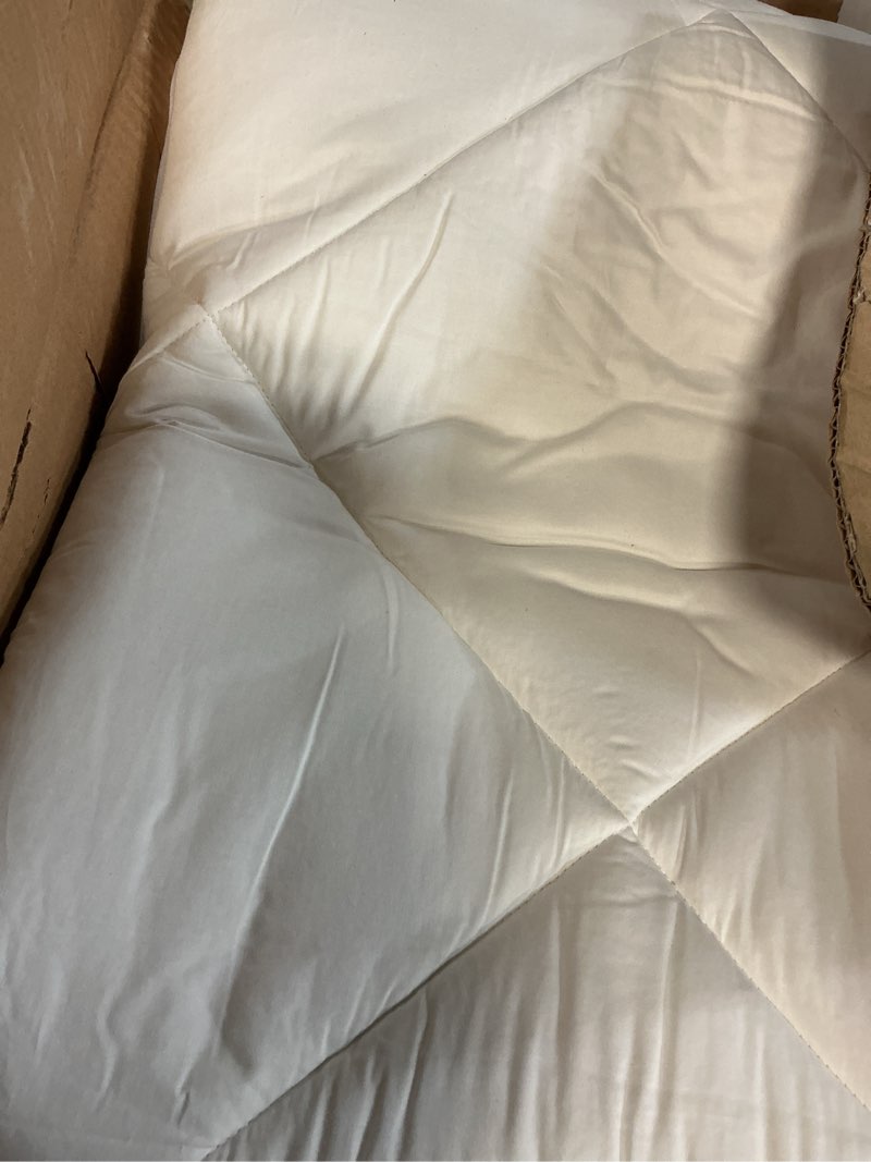 Condition photo showing As Is for serta luxury firm 100% cotton quilted mattress pad with cooling fiber fill, king, white