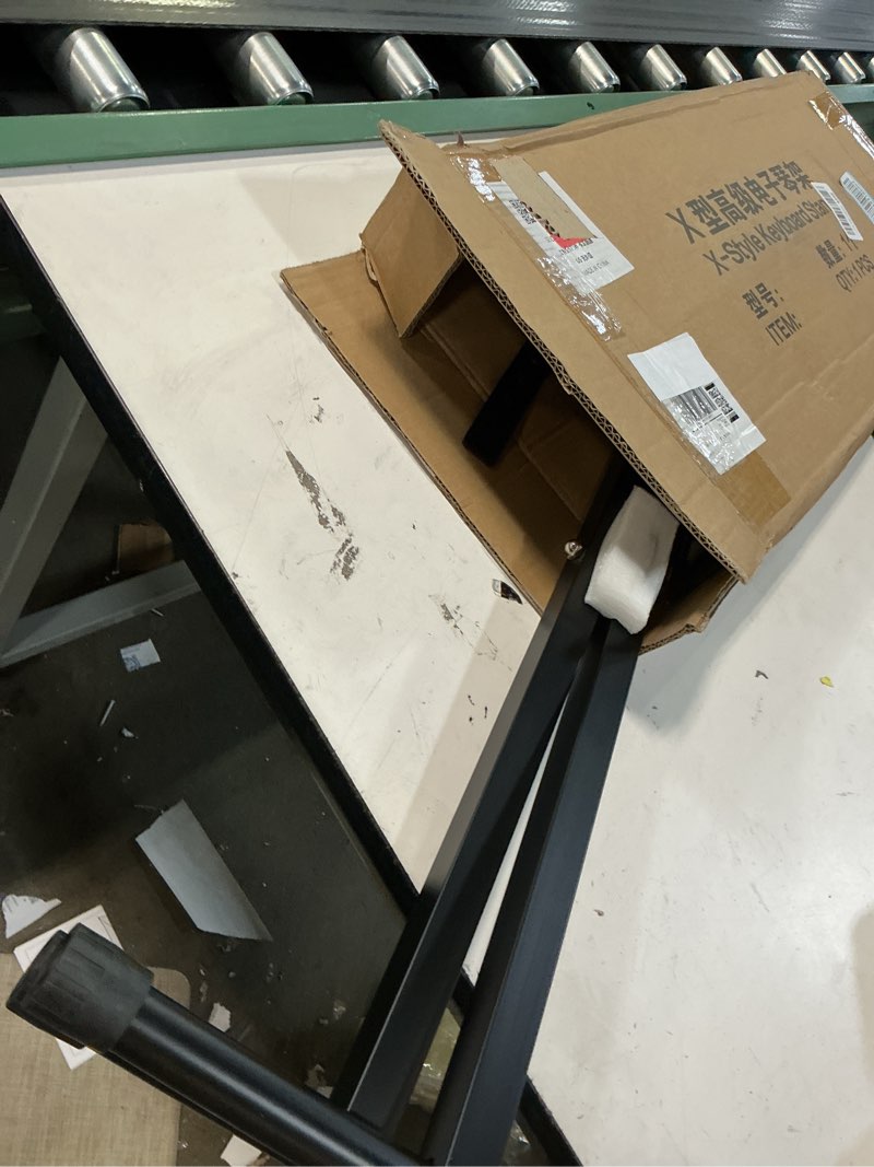 Condition photo showing Good Condition for the one single-x keyboard stand, pre-assembled x-style keyboard stand with locking straps & quick release mechanism, adjustable piano stand