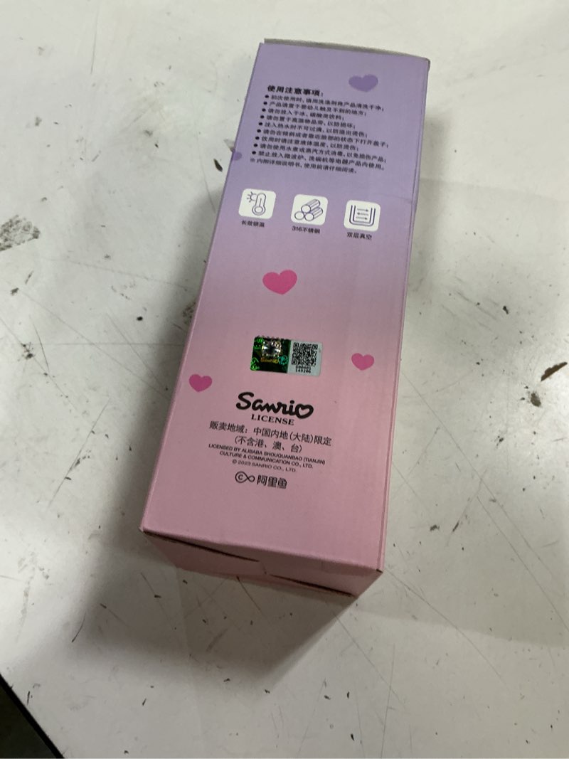 Condition photo showing New/Like New for kuromi stainless steel insulated water bottle with bag 480ml