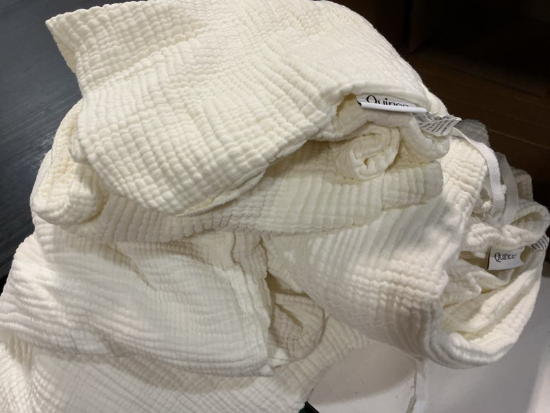 Condition photo showing Good Condition for organic cotton gauze duvet cover set colour: undyed size: full/queen