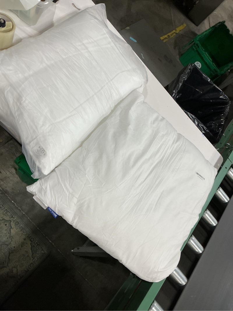 Condition photo showing Good Condition for miulee 26x26 pillow inserts,set of 2 100% virgin microfiber with cotton cover throw pillows for couch sofa and bed 2 26x26 inch
