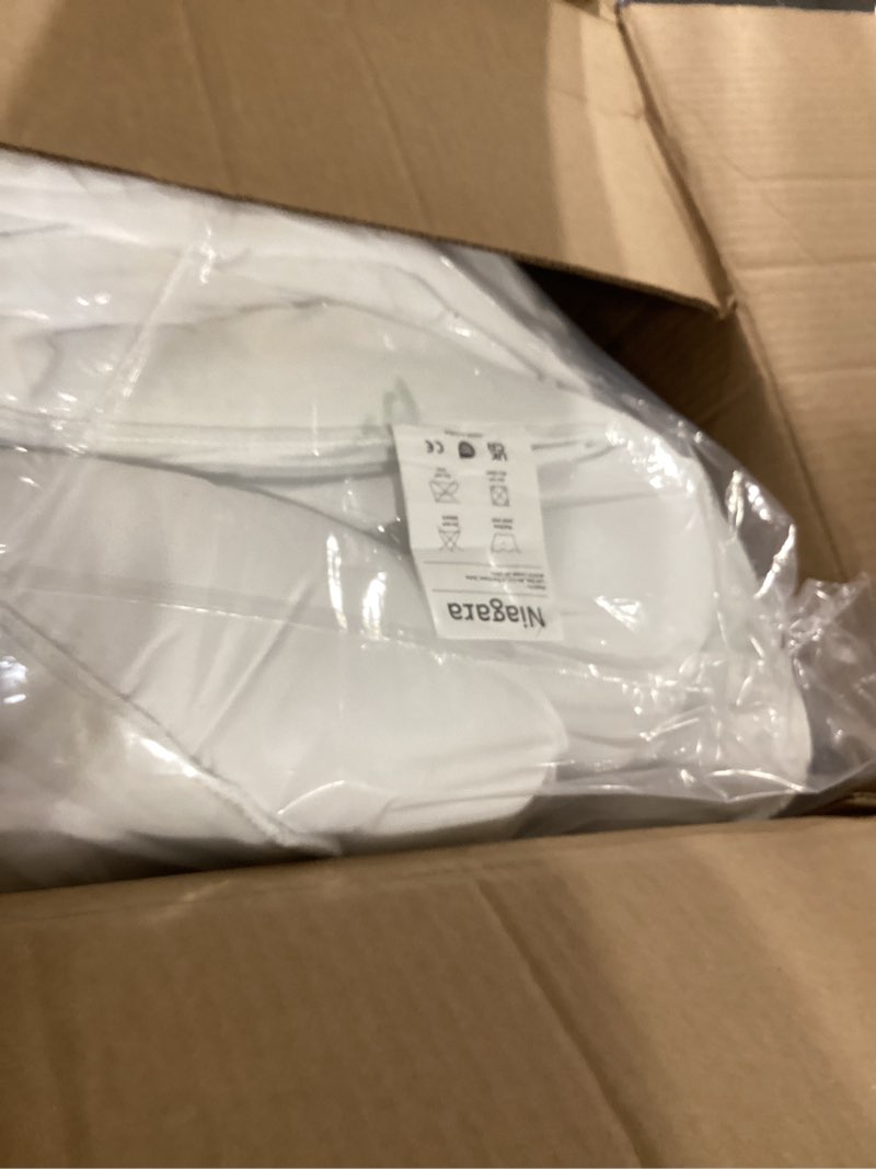 Condition photo showing Good Condition for niagara sleep solution ultra soft full size mattress topper - viscose made from bamboo pillow top mattress pad for back pain relief - naturally cooling for hot sleepers, green full 1 green