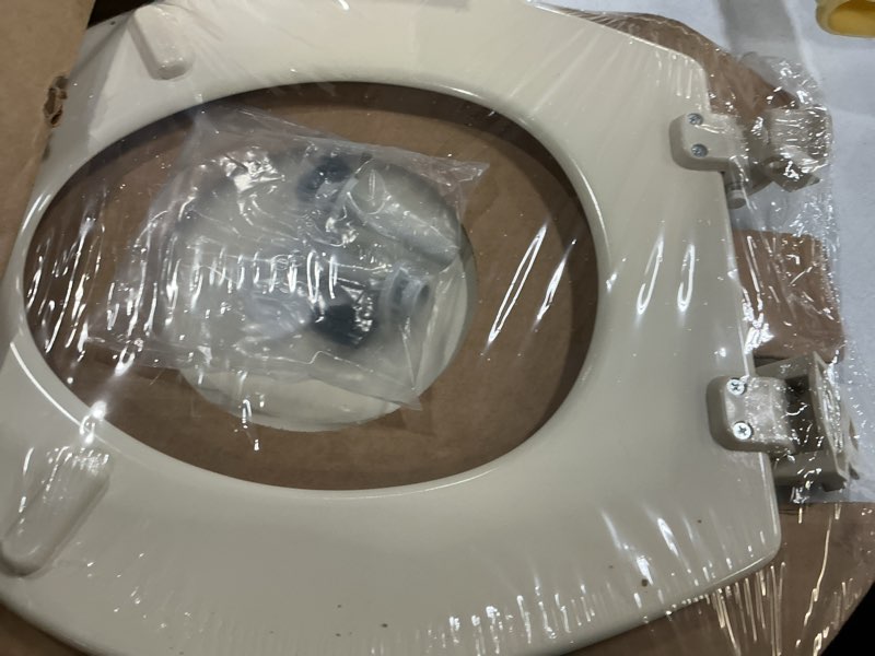 Condition photo showing Good Condition for bemis 500ec durable wood toilet seat with easy clean hinges, made in usa, round, bone bone round