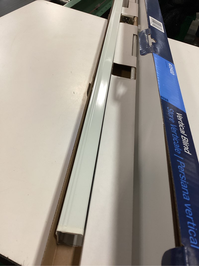 Condition photo showing Good Condition for LEVOLOR VERTICAL HEADRAIL 48