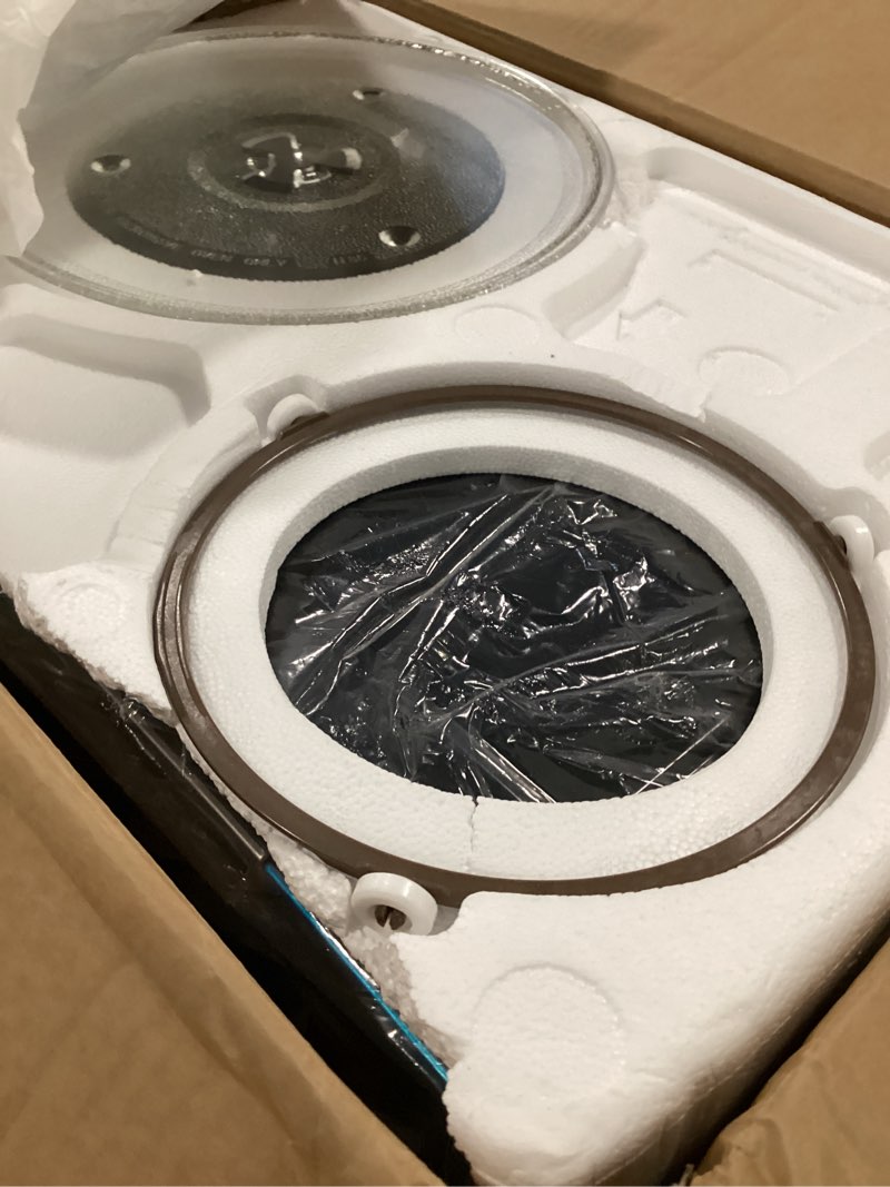 Condition photo showing Good Condition for Kenmore Counter Top Microwave