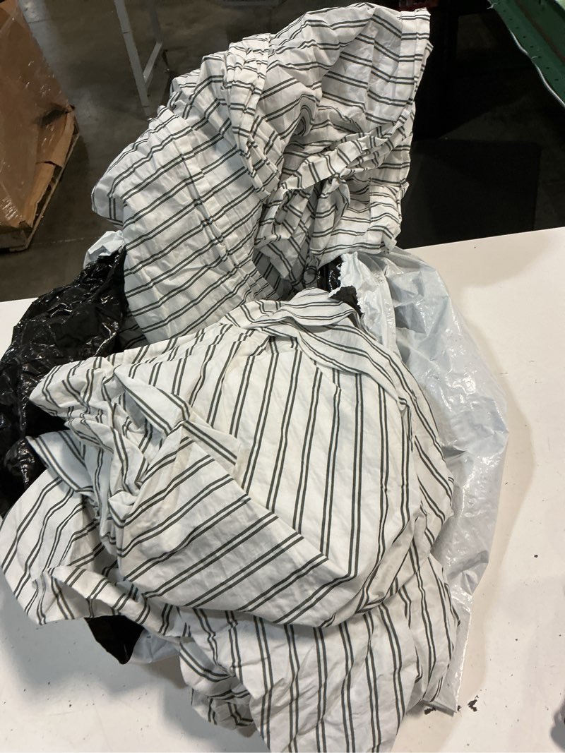 Condition photo showing As Is for quince classic organic percale sheet set, king, double stripe pine