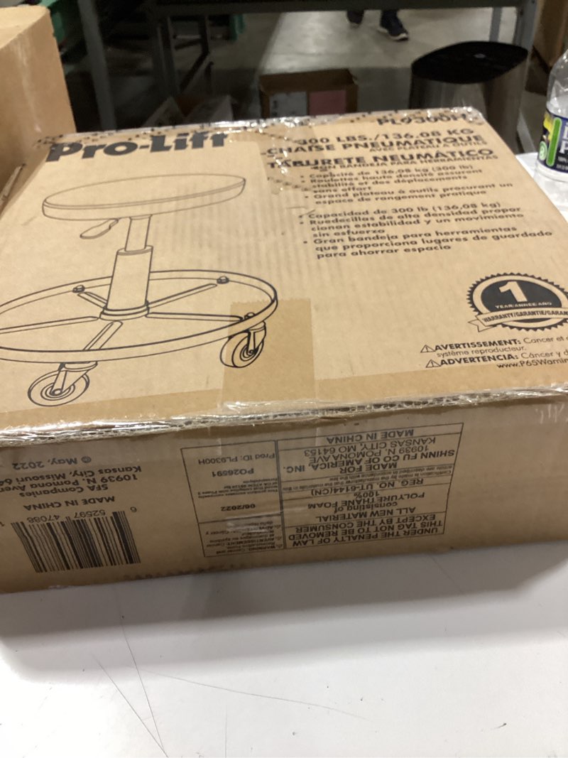 Condition photo showing New/Like New for pro-lift pl9300h pneumatic chair with 300 lbs capacity – black/orange