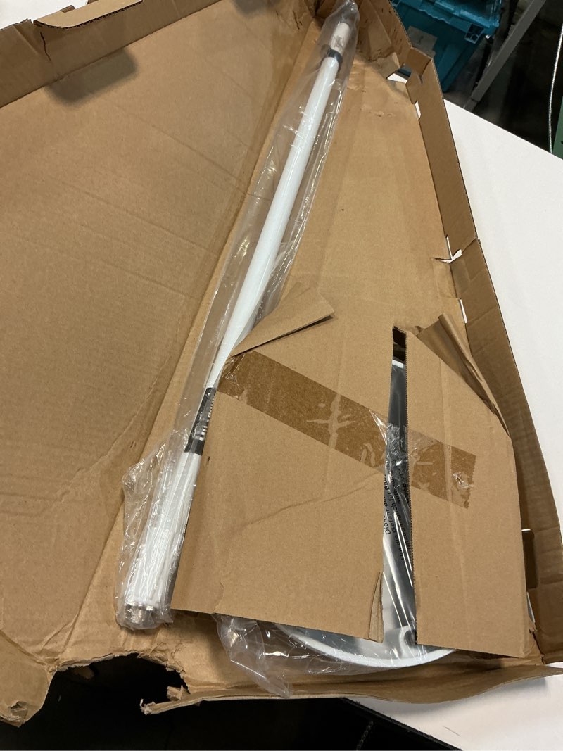 Condition photo showing Good Condition for on-stage ms7201w round-base mic stand (supports dynamic and condenser microphones, height adjustable 33"–60", standard 5/8"-27 threading, 7 lb, 10" metal base, rubber feet, cable-management clip) white