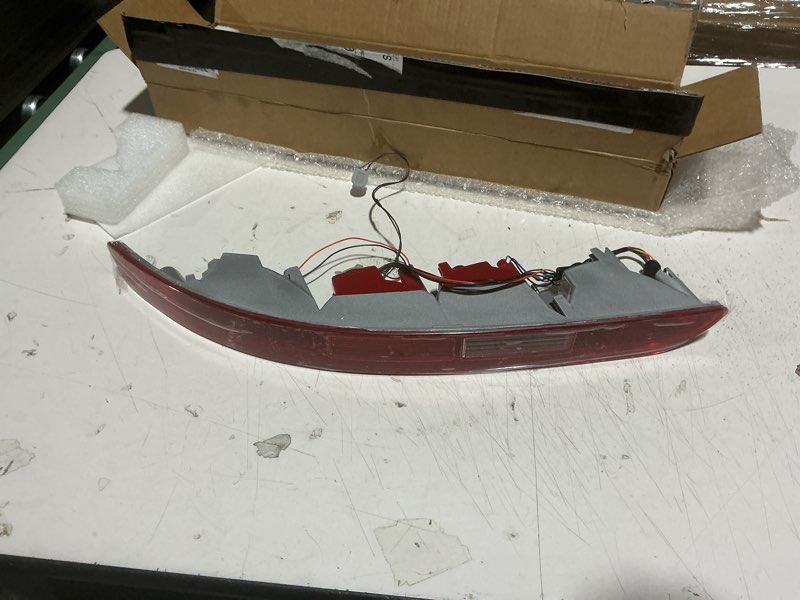 Condition photo showing Good Condition for automotive lighting taillight 8r0-945-095 b