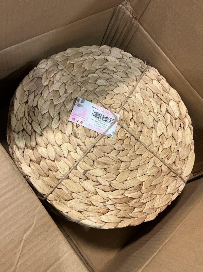Condition photo showing Good Condition for 10 pack, round woven placemats, natural water hyacinth place mats, braided straw table mats for dining table, christmas placemats (13.8 inch) natural 13.8 inch (set of 10)
