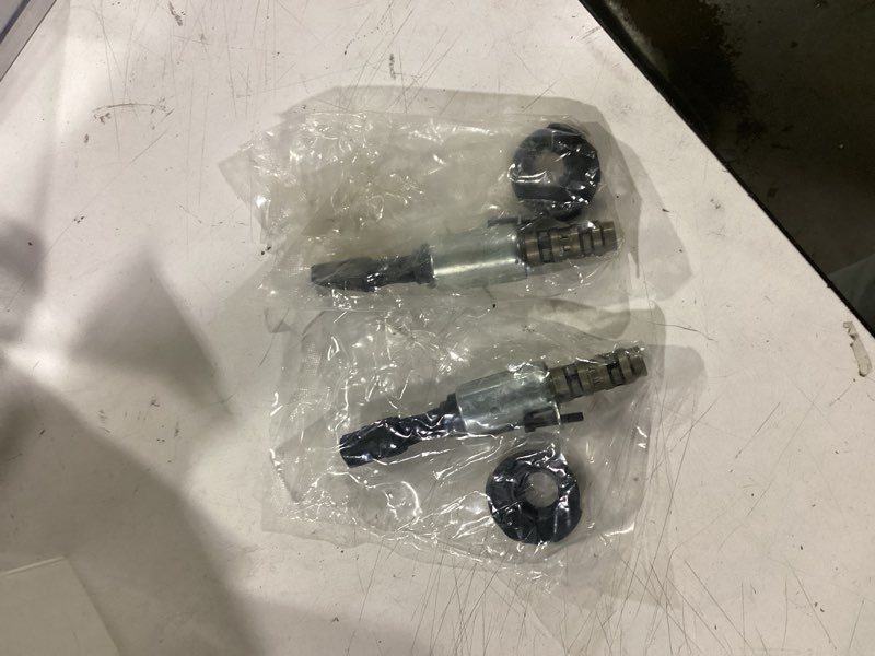 Condition photo showing Good Condition for 2pcs vct camshaft variable valve timing solenoid for ford expedition explorer f150 f250 f350 mustang lincoln navigator mercury mountaineer 3v 5.4l 4.6l, replace# 8l3z-6m280-b with cam seals & screws