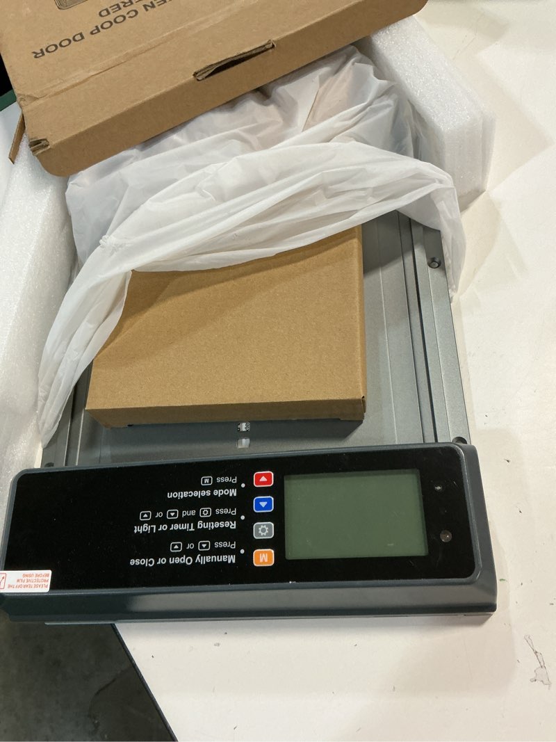 Condition photo showing Good Condition for Automatic Chicken Coop Door Solar Powered, LCD Display Automatic Chicken Door with Timer & Light Sensor Mix 4Modes, Aluminum Alloy Chicken Door, Range 20M Remote Control Solar Chicken Coop Door Blue