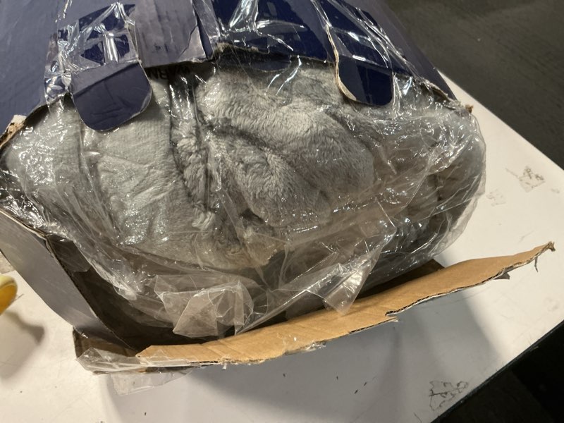 Condition photo showing Good Condition for BEDELITE Fleece California King Comforter Set -Super Soft & Warm Fluffy Light Grey Bedding, Luxury Fuzzy Heavy Bed Set for Winter with 2 Pillow Cases Light Grey California King