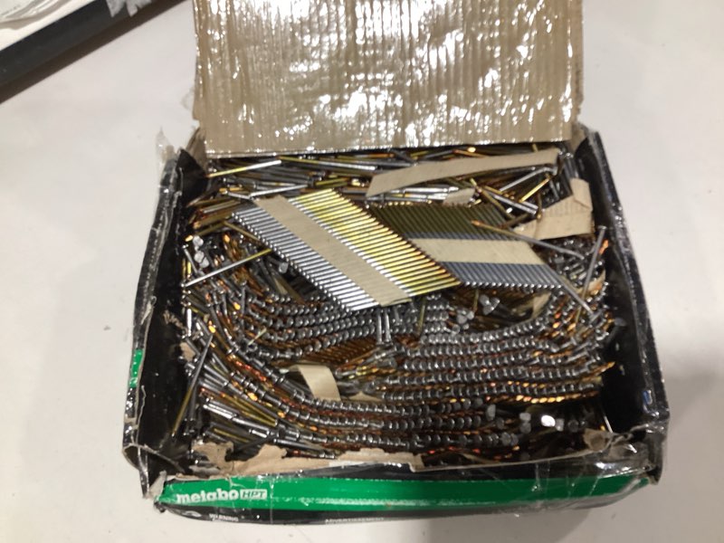 Condition photo showing Good Condition for metabo hpt 3-in 30-gauge 30 bright steel pneumatic framing nails (2500-piece)