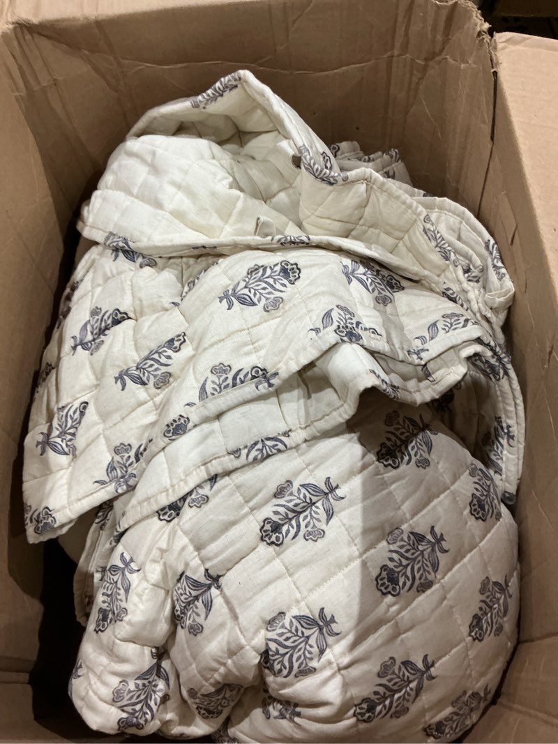 Condition photo showing As Is for (size unknown )martha stewart -  quilt , 100% cotton reversible , incredibly soft feel for year round comfort,  (flower block print blue) flower block blu