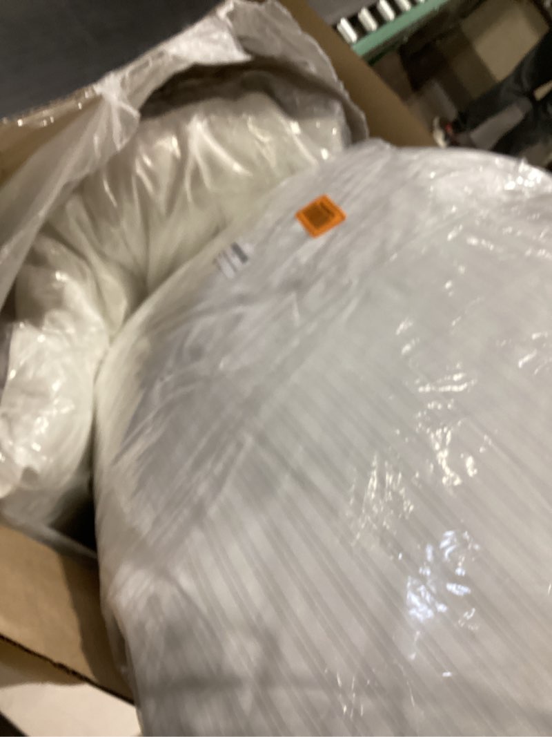 Condition photo showing Good Condition for indulgence by isotonic side sleeper pillow, king