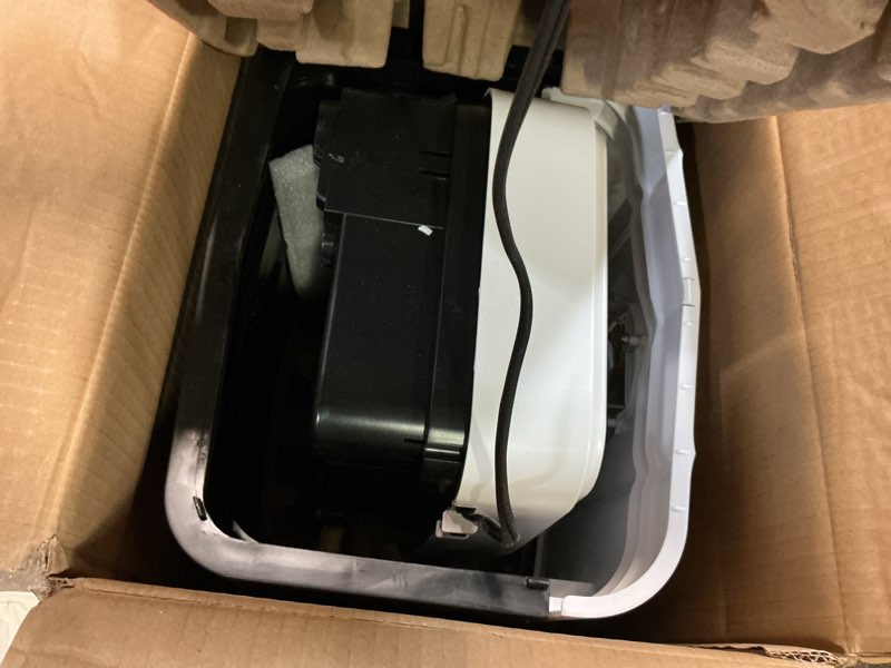 Condition photo showing Good Condition for aurora au120mb 120-sheet auto feed high security micro-cut paper shredder / 30 minutes (white/black) 120-sheet autofeed microcut (white) microcut