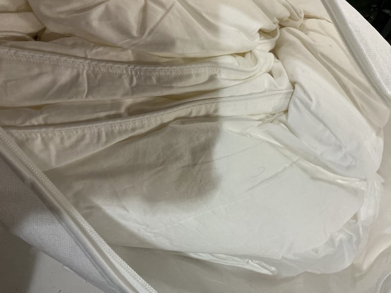 Condition photo showing Good Condition for premium down alternative comforter, full/queen, white