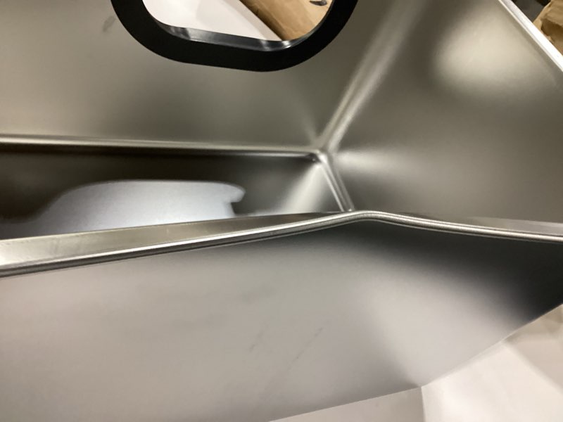 Condition photo showing As Is for edge has a dent yangbaga extra large stainless steel litter box, leak proof 12 inches high sides for urine & litter trapping, easy entry for kittens, older cats,non-stick,non-slip,no sharp edges