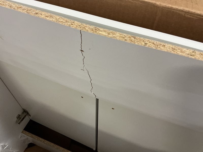 Condition photo showing As Is for Project source Tocador de 76.2 cm con cubierta de mármol cultivado blancoTocador de 76.2 cm con cubierta de mármol cultivado blanco