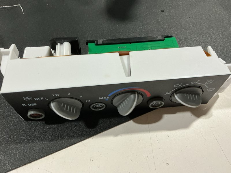 Condition photo showing Good Condition for 599-006 a/c heater climate control module with rear window defogger switch replacement for chevy suburban tahoe gmc yukon 1996-2000 replace 9378805, 16231165